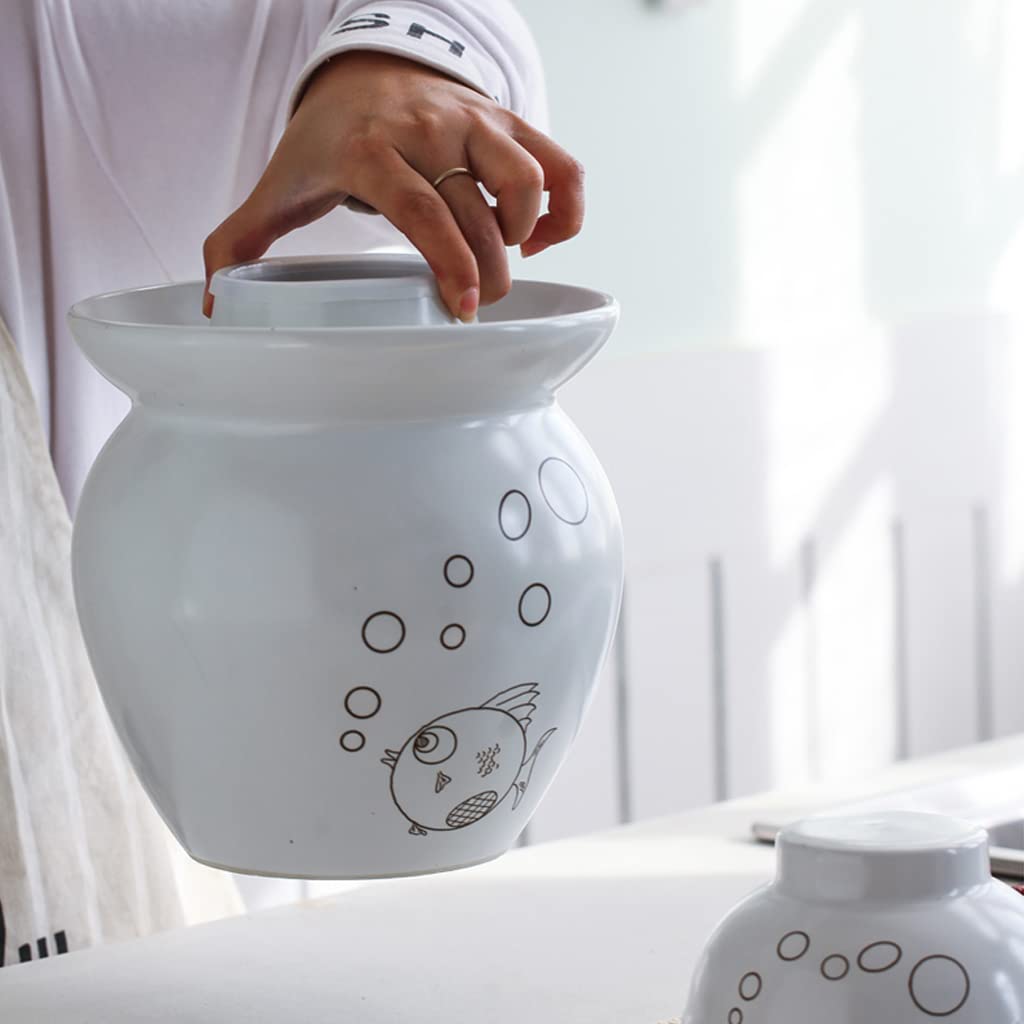 伝統的な陶器製保存容器