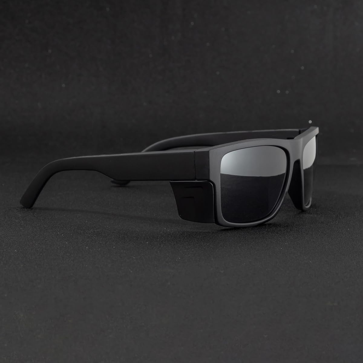 Gafas de sol de seguridad para hombre, color negro mate, polarizadas ANSI Z87+, protección UV, polarizadas negras ahumadas, 48,3 mm
