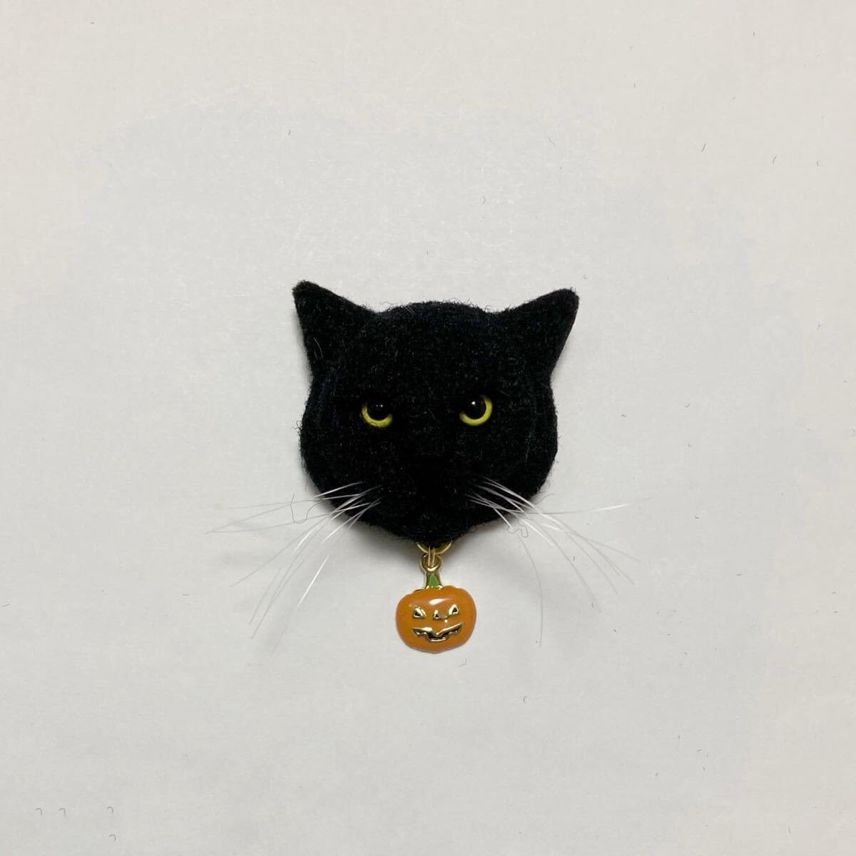 Amazon.co.jp: 羊毛フェルト 猫ミニブローチ 黒猫 ハロウィン カボチャ 