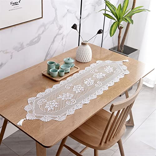 Chemin de table lin et dentelle style vintage avec pompons pour commode raffinée