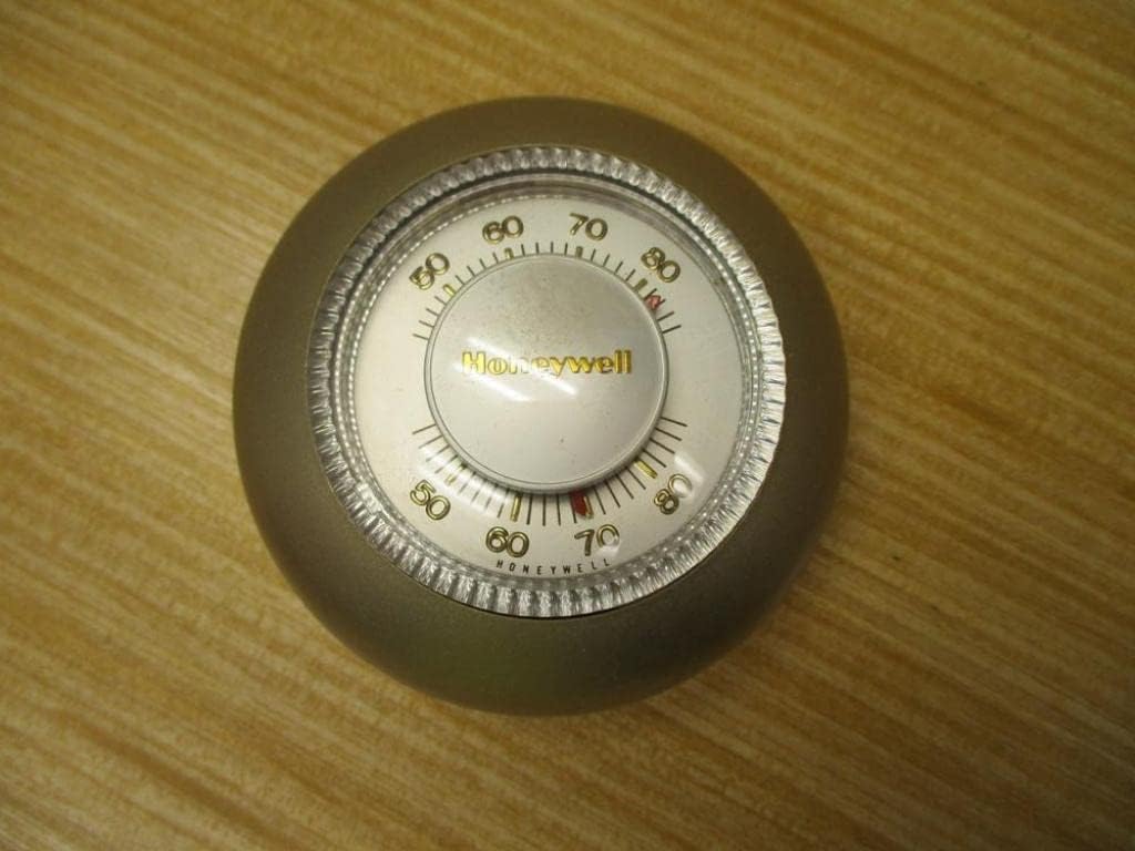 Front view of the Honeywell T87F 2873 The Round Thermostat dial.