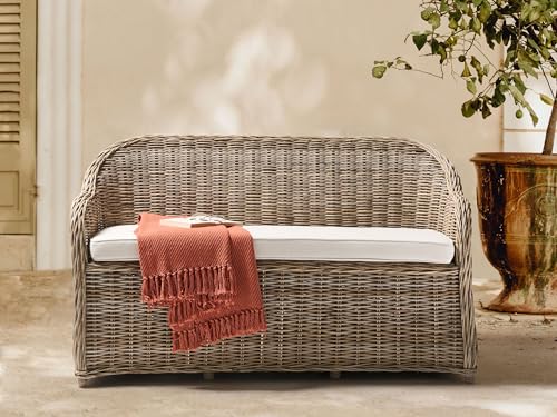 Beliani Gartenbank mit Armlehnen Rattan naturfarben Auflagen beige 150 cm Boho Susua