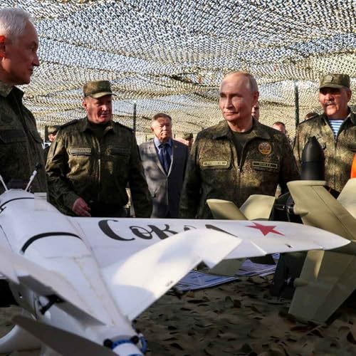 Putin flies in for final shots of Zapad 25, but where’s Gerasimov? Podcast Por arte de portada