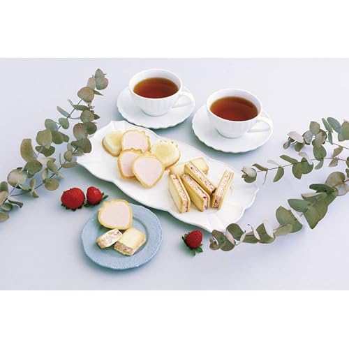 母の日のプレゼント 苺のワルツ 2種のスイーツギフト S いちご型のタルトにあまおういちごチョコ&ホワイトチョコの2層のクリームを入れ焼き上げたチョコタルト。ホイップチョコにあまおう苺パウダーとフリーズドライのラスベリーを混ぜ、クッキーでサンドしたサンドク