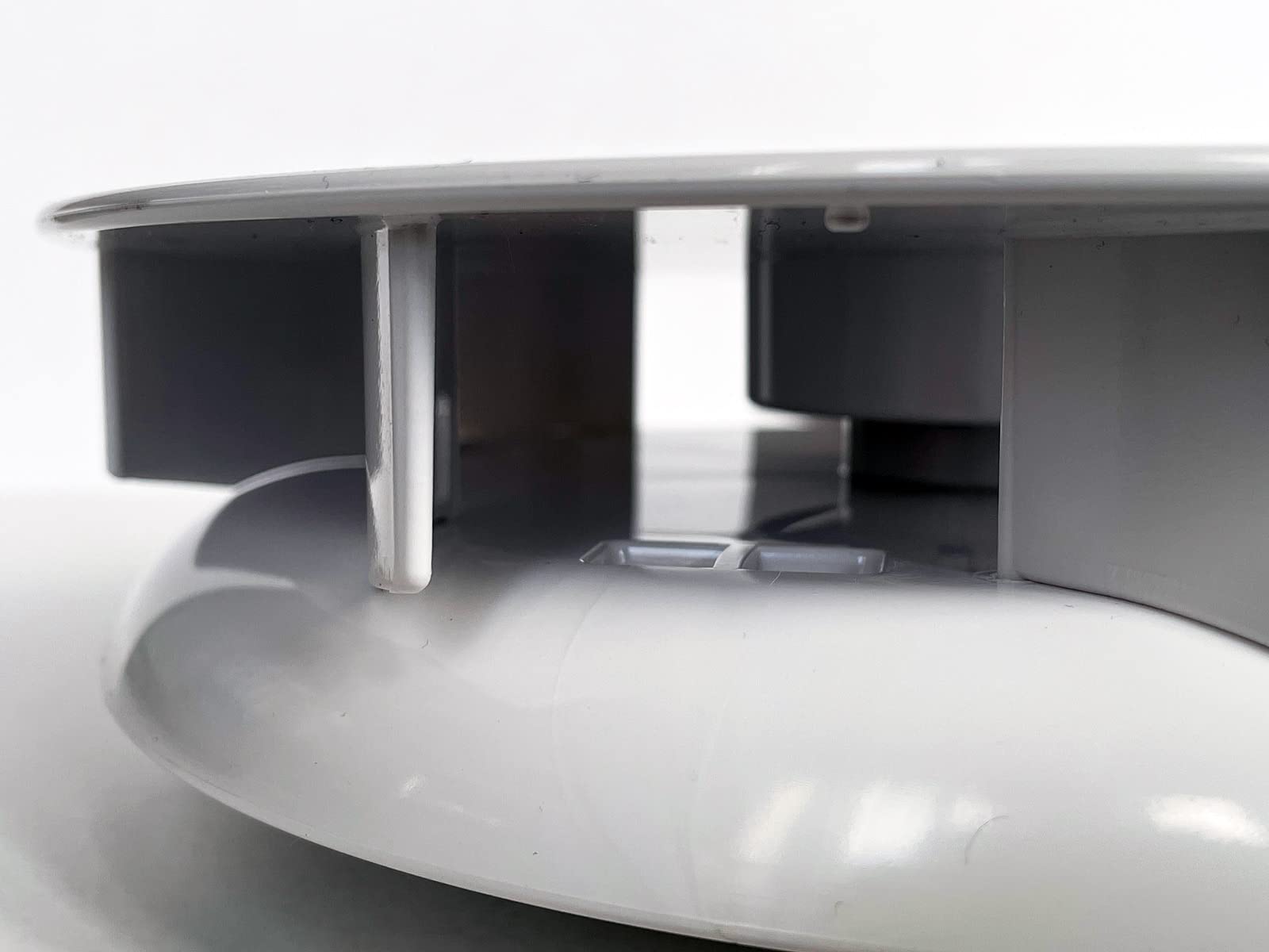 Petit ventilateur de fourgon rotatif à profil bas pour caravane de bus van blanc