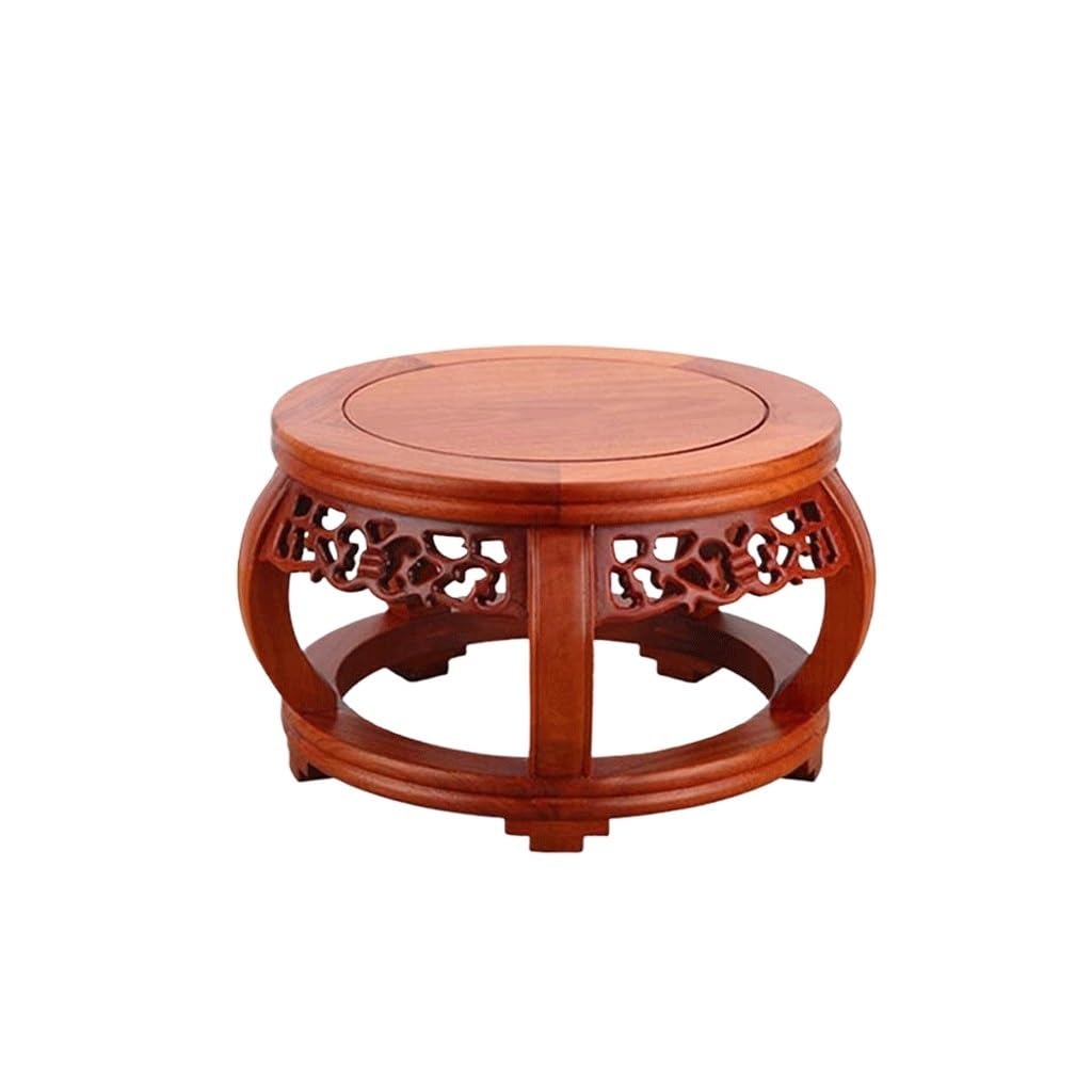 Vase rond sur plateau en bois de table et ornements de style