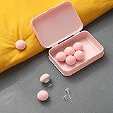 【Simple à utiliser】: il suffit de passer l'aiguille à travers la courtepointe et de mettre le clou dans le trou rond de l'autre extrémité pour le fixer. Lorsque vous voulez le retirer, vous pouvez appuyer sur le bouton pour le déverrouiller directement, ce qui est très facile à enlever.