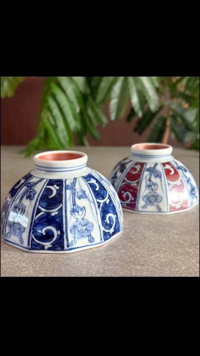 美濃焼 夫婦茶碗 ペアセット お茶碗 ぶどう 葡萄 大小セット おしゃれ 手描き 職人 かわいい 2個セット 赤 青 和食器 飯碗 ご飯茶碗 日本製  おすすめ 人気 ギフト 贈り物 - 【マンモスハウスGiftmall店】- プレゼント＆ギフトのギフトモール 手描き ご飯茶碗 舘山堂 赤 青 大小セット 夫婦茶碗 唐草 草花 花柄 ストライプ 唐草濃草花 飯碗 和食器 波佐見焼 多角形 X