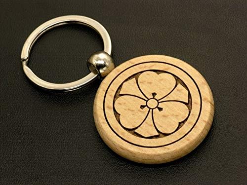 Amazon 丸に剣片喰 家紋キーホルダー まるにけんかたばみ 丸に剣方喰 剣酢漿草 戦国武将 木製 ウッド アニメ 萌えグッズ 通販