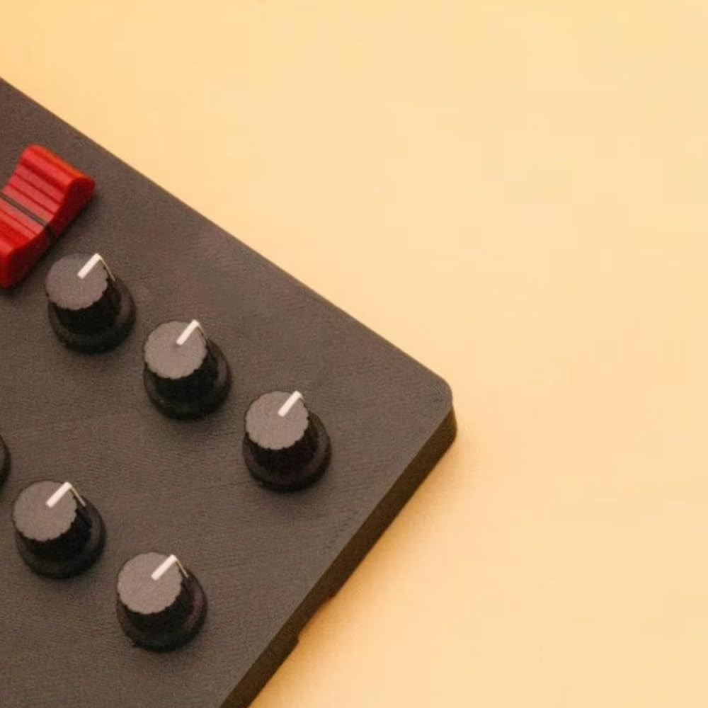 Toplionace EM-MIDI1 USB-MIDI-Controller – 4 Tasten, 4 Schieberegler, 6 Drehregler, Typ-C, Plug & Play für Sounddesign, Performance und Schnelle Sequenzierung