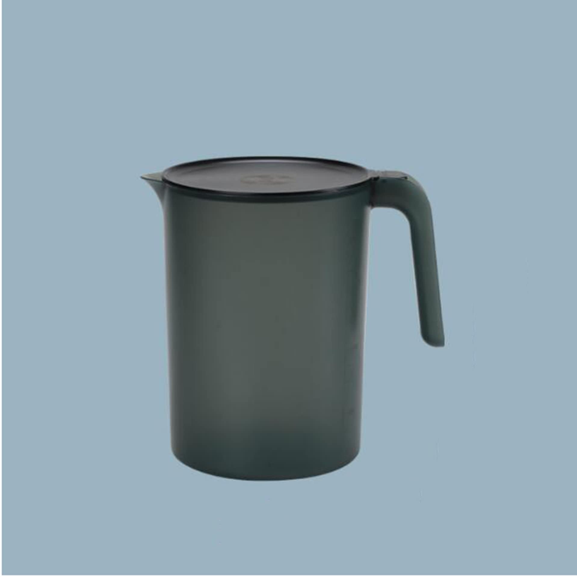 Ecoodisk Plastic Iced Tea Jug Heat Resistant Large Water Jug with Lid Milk Drink Carafe Plastic Water Jug for Home Water Tea Juice 2.5L,Black