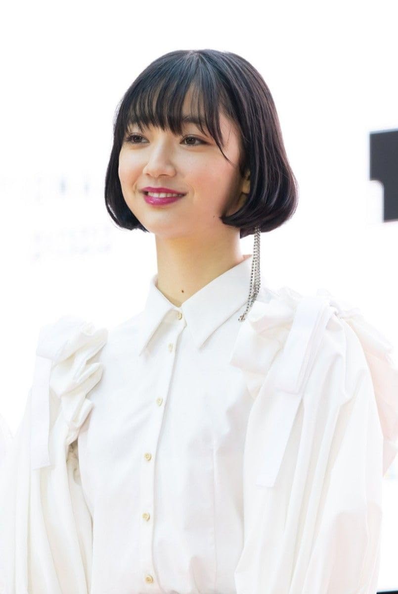 Amazon.co.jp: 小宮山莉渚 こみやまりな 1st写真集 少女果実 直筆
