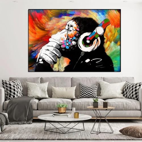 Tableau Banksy Singe DJ cadre bois pour dynamiser un mur de salon blanc