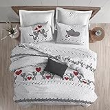 STAMPA FANTASIA GATTINI. Il nostro set copri piumone si caratterizza per una stampa simpatica di gattini innamorati tra cuoricini in 3 varianti: rosso grigio o beige . Utilizza questa sacca protettiva sul tuo piumino, coperta o trapunta invece del lenzuolo.