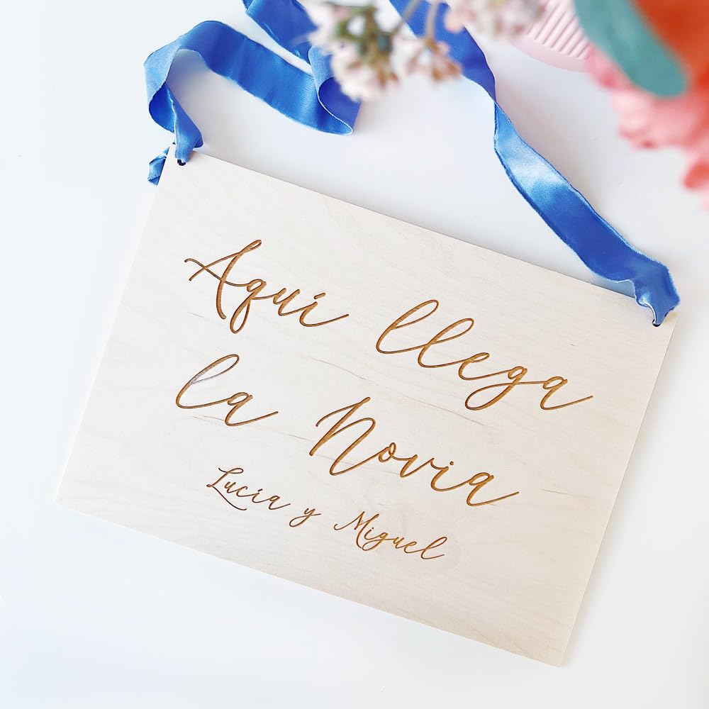 MONAMÍ - Cartel Personalizado para pajes de boda. Madera natural. Disponibles dos medidas: 20x30 y 30x40cm.