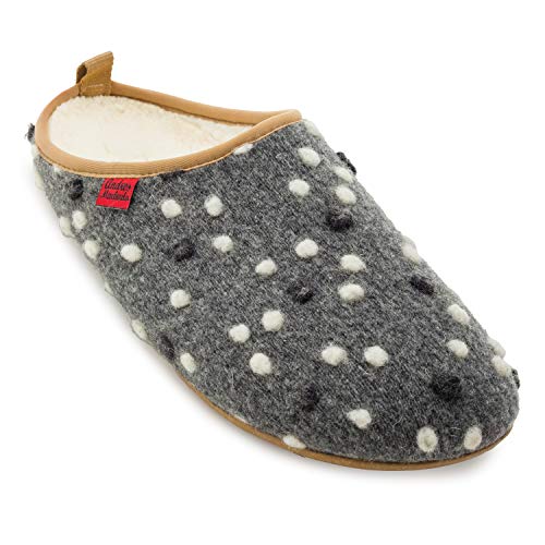 Andres Machado, Pantofole unisex per uomo e donna