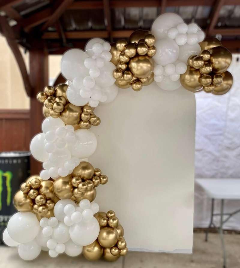 Image of White and Gold Balloon Arch Garland Kit 153pcs with Star, 22 18 12 10 5in Different Size White Metallic Gold Confetti Latex Balloons for Birthday Anniversary Wedding Baby Shower Decoration