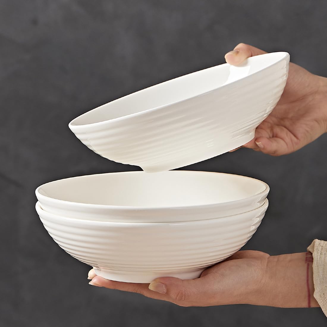 Białe ceramiczne miski 18 cm, zestaw 4 sztuk, miski do makaronu do kuchni, porcelanowe miski do sałatek, duże naczynia do serwowania zupy, płatków śniadaniowych, sałatek, ramenu i owoców