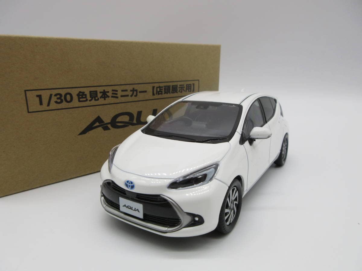 Amazon | 1/30 トヨタ 新型アクア AQUA カラーサンプル ミニカー 