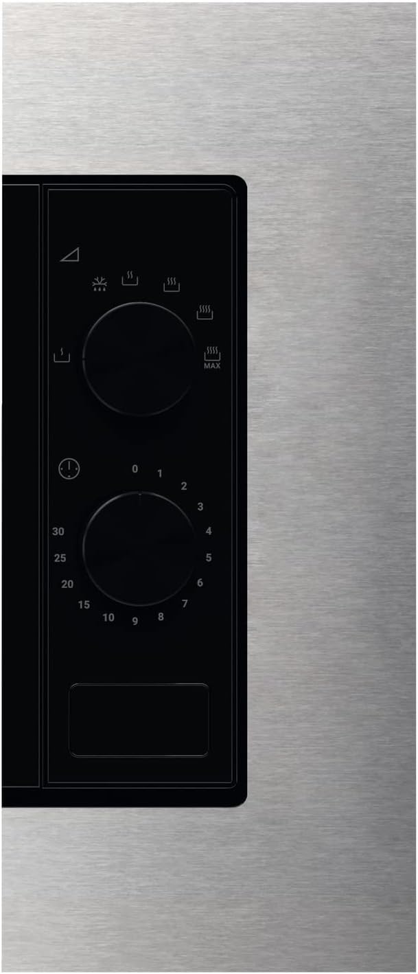 Interiér view of the Zanussi microwave with turntable