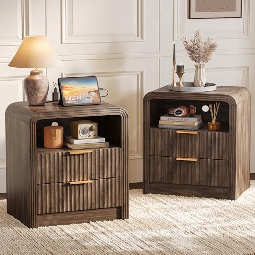 Decofy Fluted Nightstand with Charging Station, Set of 2, 19.7'' End Table with USB & Type-C Ports, 2 Drawers & Open Shelf, Curved Profile Design, Modern Wood Bedside Table for Bedroom (Walnut)