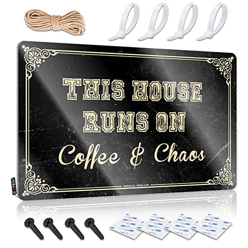 FLEZONITE Letrero de metal retro con texto en inglés «This House Runs On Coffee And Chaos» (20 x 30 cm)