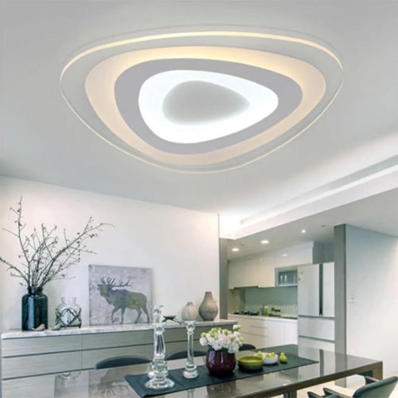 Plafonnier Led Triangle 60 cm pour illuminer une cuisine contemporaine en blanc froid net