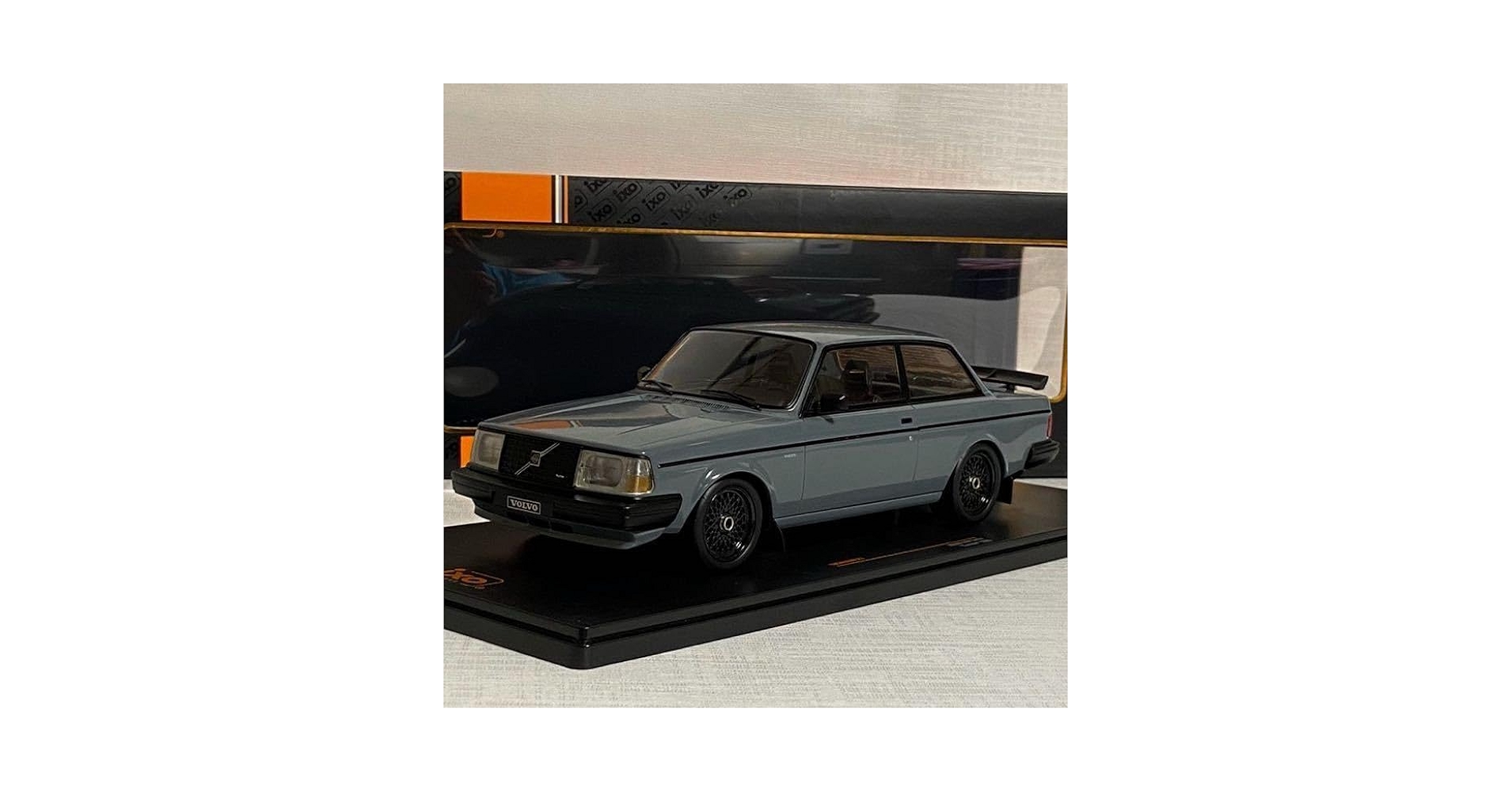 AUTOart Volvo (ボルボ) 240 Turbo 1/18 ミニカー Amazon.co.jp
