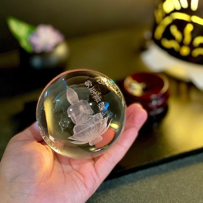 大玉水晶　大日如来　レーザー彫　台座付き 九龍】レーザー彫刻ガラス6cm玉 台座付き | 神々の贈り物 WEST