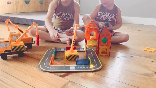 Amazon.com: Magnetic Tiles Magnetic Building Blocks Crane Truck