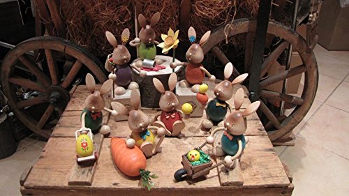 Kuhnert Erzgebirge Osterhase Stupsi mit Schmetterling 10,5cm, Holz farbig