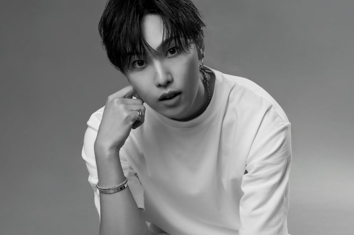 《 先着特典有り 》 堀 夏喜 1st写真集『 タイトル未定 』 (オリジナルステッカー)