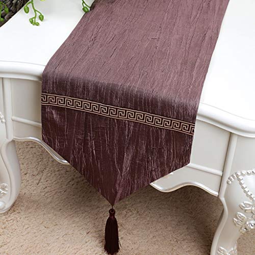 Nappe longue de style pastoral : le charme des broderies d'antan au cœur de votre foyer