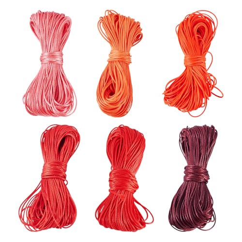 Caratteristica: Filo per la realizzazione di gioielli, realizzato in corda di poliestere cerato di qualità, ecologico, robusto e resistente, con ottima resistenza all'usura. Le corde intrecciate vengono poi rivestite con cera conferendogli un aspetto lucido e simile alla pelle