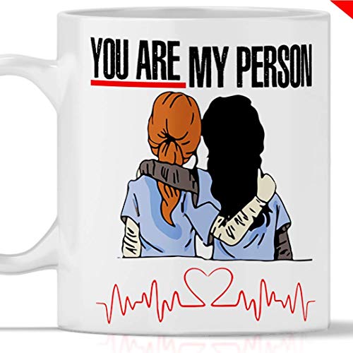 Taza Grey's Anatomy You Are My Person. Gadget mug greys anatomy homenaje a Meredith Grey y Cristina Yang. También como idea de regalo original y simpática