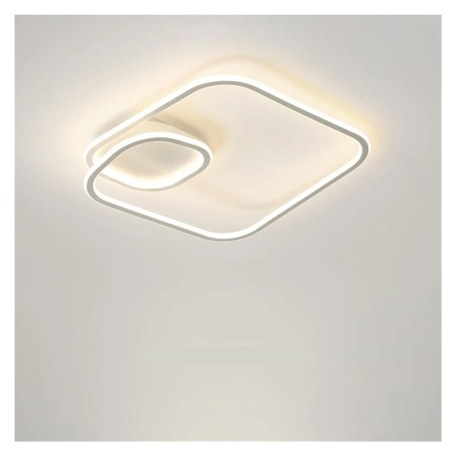 Plafonnier LED carré pour illuminer chaleureusement votre chambre