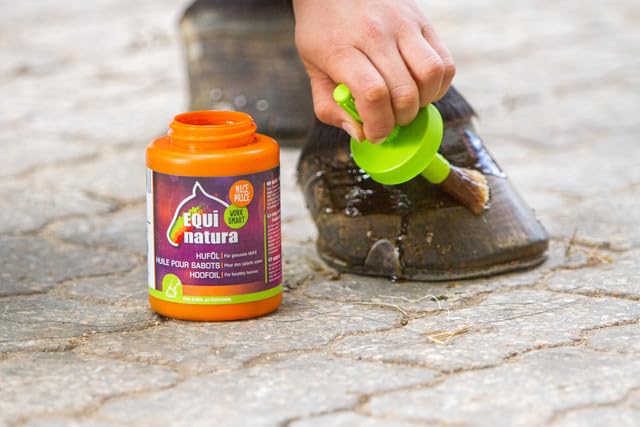 Equinatura Huföl mit Pinsel für Pferde | 450 ml | Reine Pflanzenöle für tiefe Pflege und Nahrung | Förderung der Elastizität und Gesundheit des Hufhorns | Einfache Anwendung
