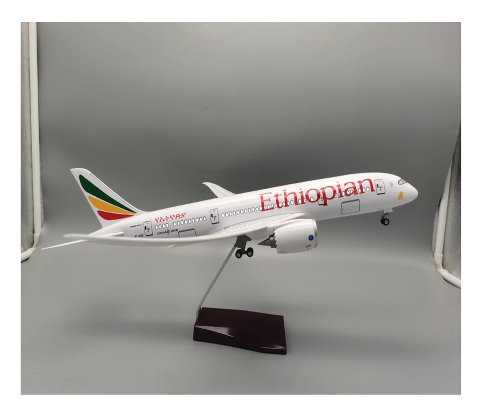 Odlewane zabawki samolotowe w skali 1/130 dla 787 Ethiopian Airways Model samolotu Ozdoba Materiał żywiczny Dekoracyjny z modelem samolotu Samolot do zbierania i wyświetlania (ze światłem)