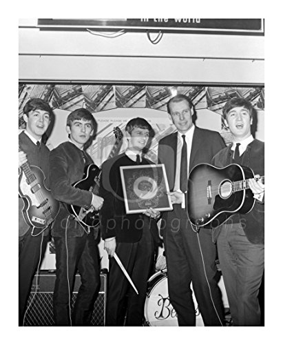 worldphotographs The Beatles (1964) Paul McCartney, George Harrison, Ringo Starr, John Lennon, George Martin 10×8 Photo - Les Beatles, Paul McCartney, John Lennon, RIngo Starr, George Harrison worldphotographs The Beatles (1964) Paul McCartney, George Harrison, Ringo Starr, John Lennon, George Martin 10x8 Photo