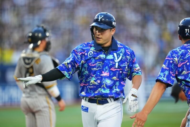 横浜DeNAベイスターズ　半袖　チームウェア　15 オーセンティックチームウェア/半袖トレーニングジャケット