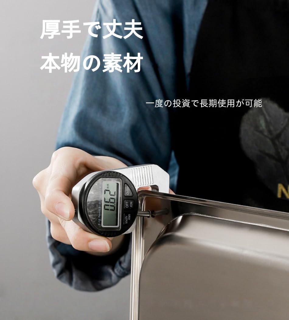 JoFistこの業務用ビュッフェフードディスプレイセットには、ステンレス製のディナープレート、フードトレイ、蓋付きディスプレイケース