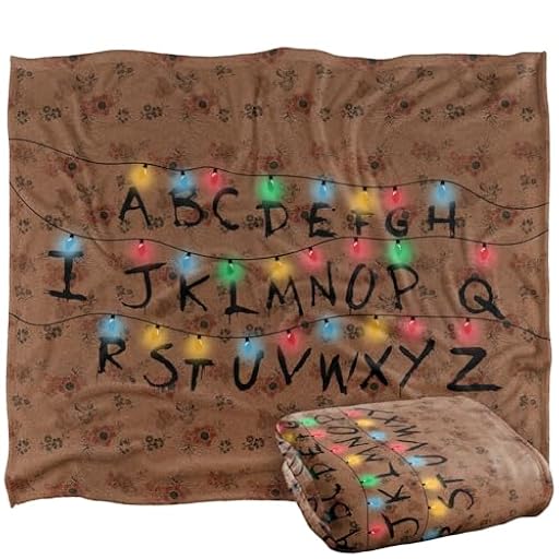 Stranger Things Christmas Lights Alphabet Silky Touch Super Soft Throw Blanket 152 x 127 cm | Ya disponible en tu tienda friki favorita! En mundofriki.es!
