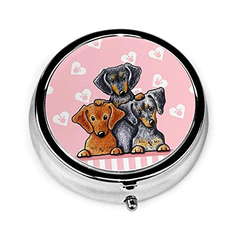 Preisvergleich Produktbild Rosa Wurst Hund Liebe Nette Vintage Neuheit Runde Pille Box Tasche Medizin Tablettenhalter Organizer Fall Für Geldbörse Einzigartiges Geschenk