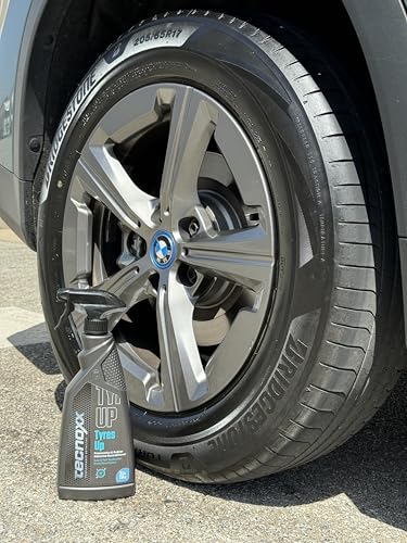 Tecnoxx Performance Detailing Tyres Up - Glanzmittel und Feuchtigkeitsspender für Autoreifen und Gummi - UV-Schutz, intensiver Glanz und sofortiges Ergebnis - 750 ml mit Sprühflasche
