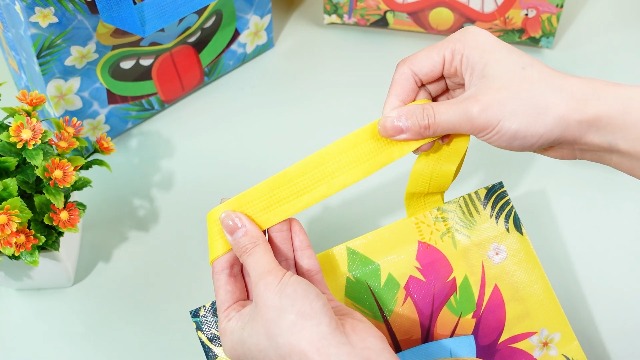 Luau Party Favors 24-Pack Hawaiian Luau Gift Bags - Tropical Tiki Themed Party Favors With Handles Unbreakable Serving Bowls