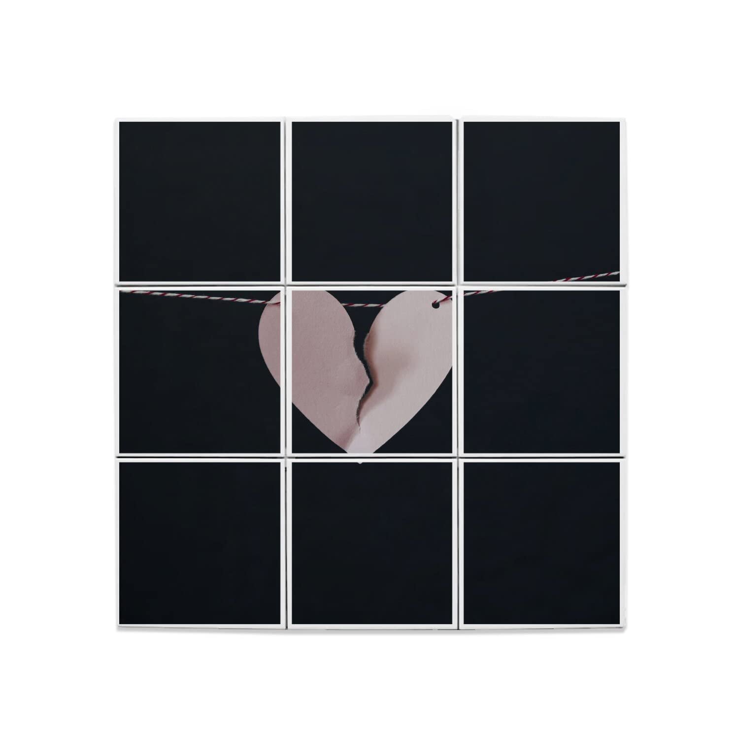 Set di 9 piastrelle in ceramica decorative, 15,2 x 15,2 cm, motivo cuore in carta rosa a metà strappato, appeso su spago rosso e bianco su fondo nero (dimensioni totali 45,6 x 45,6 cm)