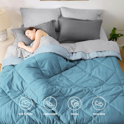 Image of Amazon Brand - Umi AC Comforter Double Bed | AC Blanket Double Bed | 220 GSM Ultra Super Soft Microfiber Reversible Lightweight ALL-Weather Bed Comforter /Duvet /Quilt (90 inchX86 inch Inche, Aqua & Light Blue)