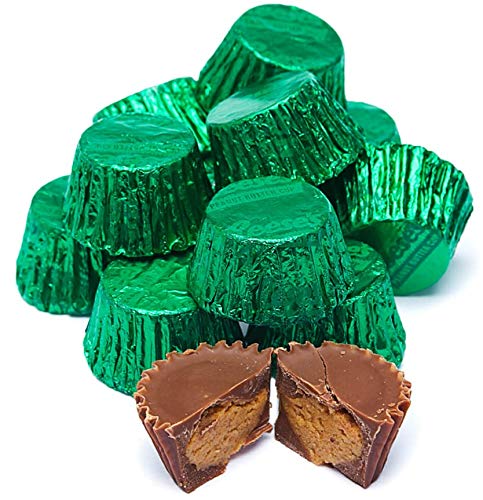 St. Patrick\'s Chocolate Candy Assortment, Includes Hershey\'s Kisses and Reese\'s Peanut Butter Cups In Green Foil Wrapping, Individually Wrapped Milk Chocolate Miniatures For Green Themed Parties and Celebrations, 5 Pounds Bulk