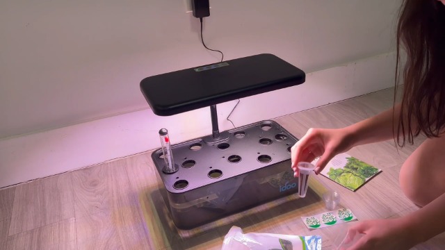 iDOO 12-Pod Indoor Hydroponics System with LED Grow Light