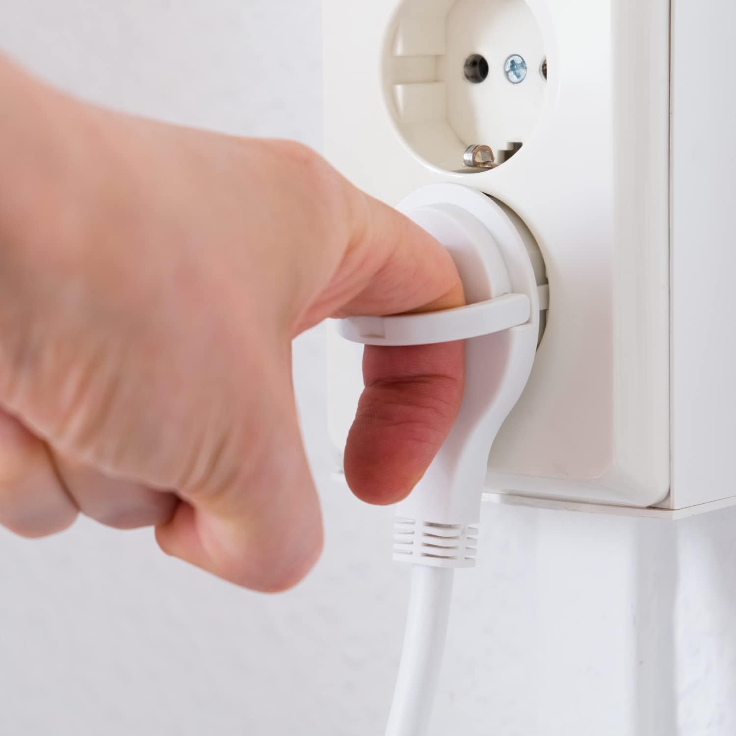 deleyCON Multiprise à 3 Compartiments avec Fiche Plate – Gestion des câbles et sécurité électrique pour intérieur, câble 3,0m - Description